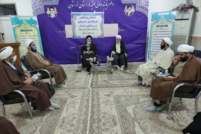 مسجد حلقه وصل روحانیت با مردم/ مراقب فاصله مردم و نظام باشیم