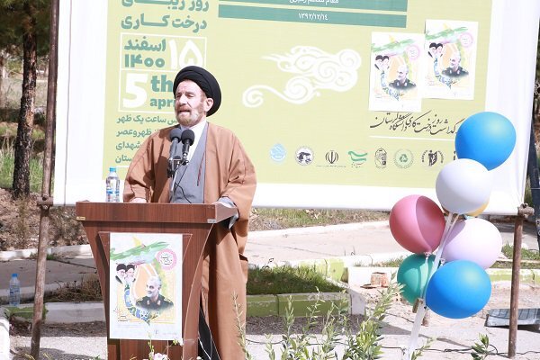 لزوم برخورد با آسیب زنندگان به درختان و منابع طبیعی