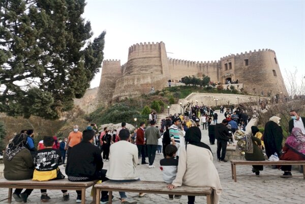 قلعه فلکالافلاک و دریاچه کیو پر بازدیدترین جاذبههای گردشگری لرستان