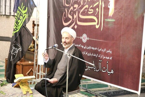 حضرت خدیجه(س) از مفاخر بشریت و جهان اسلام است حضرت خدیجه(س) از مفاخر بشریت و جهان اسلام است