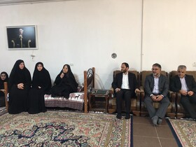 دیدار سخنگوی دولت با خانواده شهیدان زارعی طولابی و فرج الهی