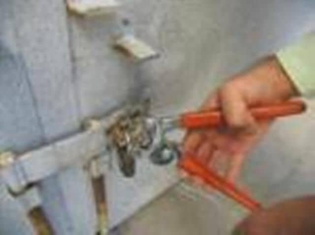 پلمب ۲۱ واحد صنفی متخلف در لرستان