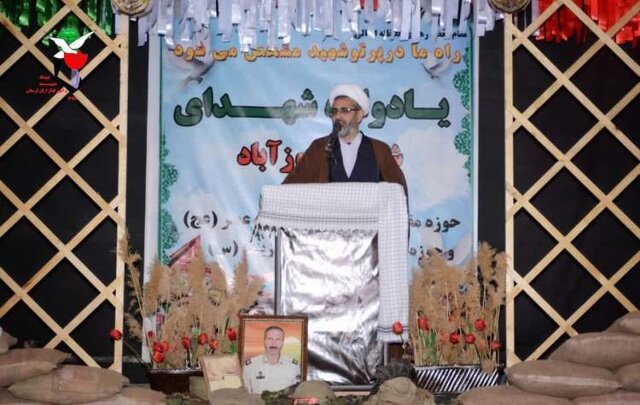 مکتب ما با خون شهدا زنده است