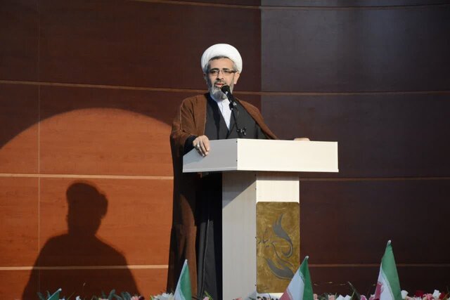 نخبگان جامعه مظهر تغییر و تحول در جامعه هستند