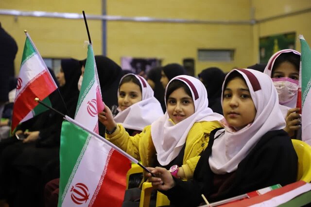 انقلاب اسلامی ماحصل دو قرن مبارزه مردم ایران علیه استبداد و استعمار بود 