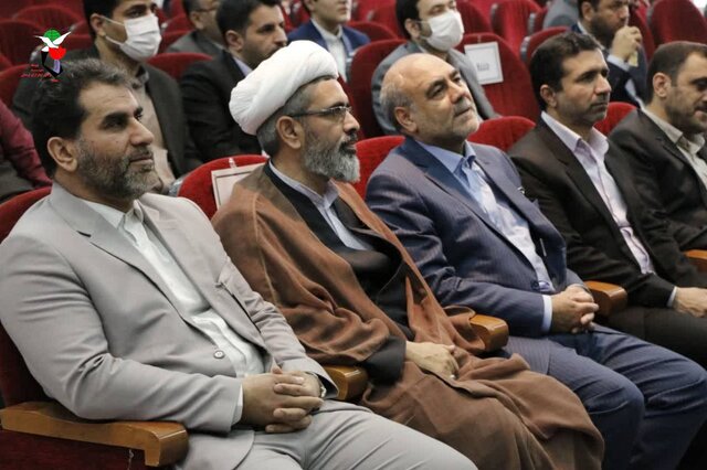 شهدا سرمایه‌های انقلاب هستند