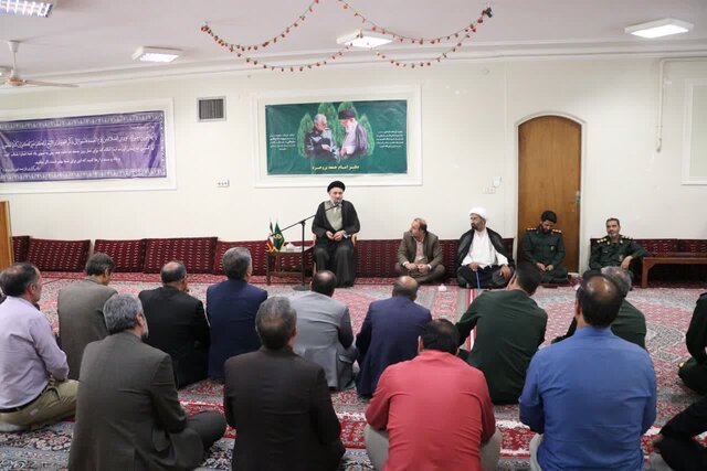 رسالت معلم بر کرسی تعلیم و تربیت بسیار خطیر و ارزشمند است