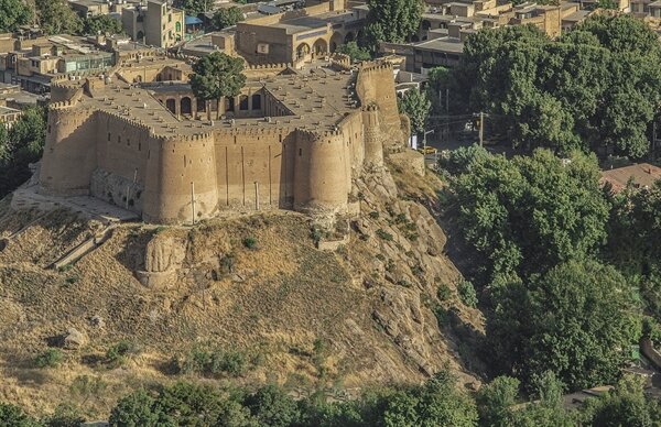 ایمن‌سازی پشت‌بام قلعه فلک‌الافلاک