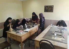 صدور ۸۰۰ گواهی آموزشی به متقاضیان صنایع‌دستی لرستان در سال جاری