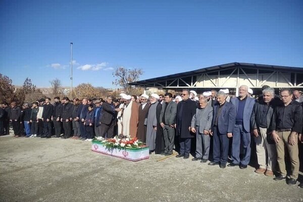 پیکر پدر شهیدان صادقی در ازنا تشییع شد