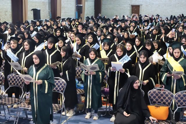 دانشگاه یک ماکت کوچک از اجتماع است