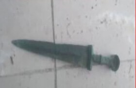 کشف خنجر باستانی در دورود