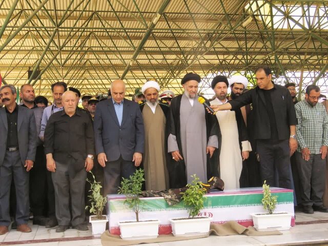 مردم در مسیر عزت و مقاومت گام بردارند