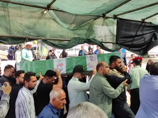 پیکر پاک و مطهر مرزبان شهید علی بداق در خرم‌آباد تشییع شد