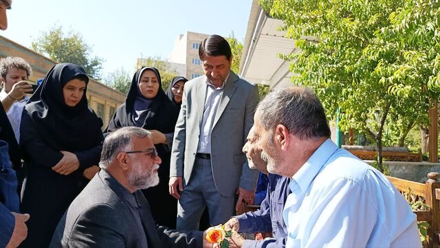 تکریم سالمندان وظیفه اخلاقی و اجتماعی است 