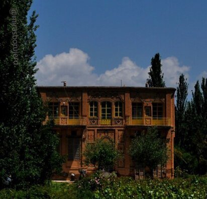 ۱۰ خانه باغ در بروجرد وجود دارد