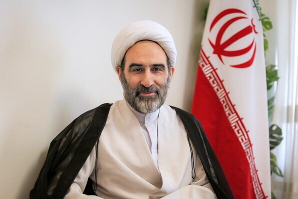 نماینده لرستان در مجلس خبرگان: گردشگری باید به فرهنگ تبدیل شود