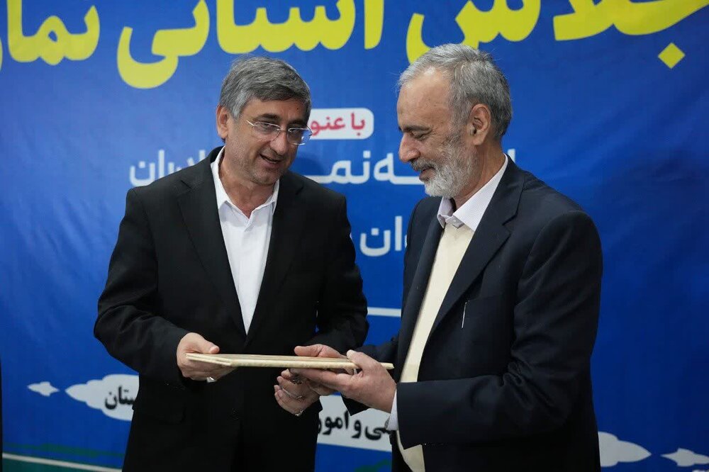 تاکید ویژه استاندار لرستان بر فراهم شدن فضای فرهنگی و فیزیکی اقامه نماز در ادارات