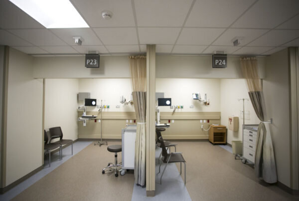 تصویر تزیینی است کمبود تخت بیمارستانی در لرستان