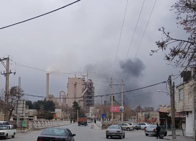 آتش‌سوزی در کارخانه سیمان دورود / مخزن مازوت طعمه حریق شد