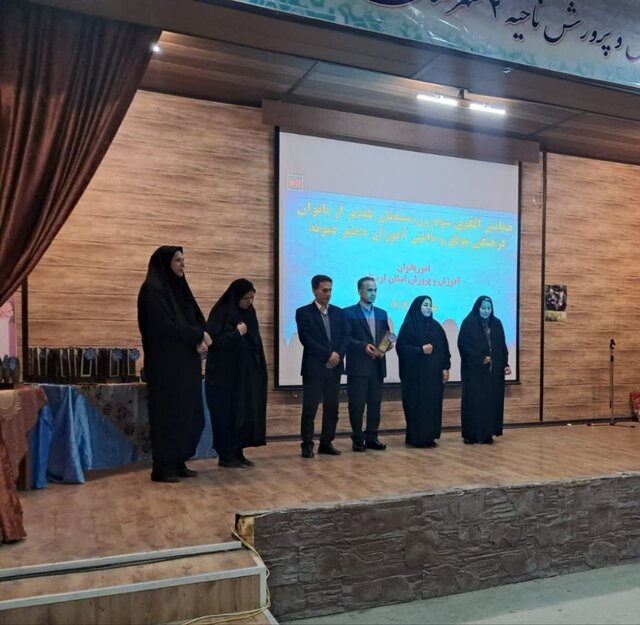 زنان در تحکیم بنیان خانواده و پیشرفت اجتماعی و فرهنگی کشور نقش دارند