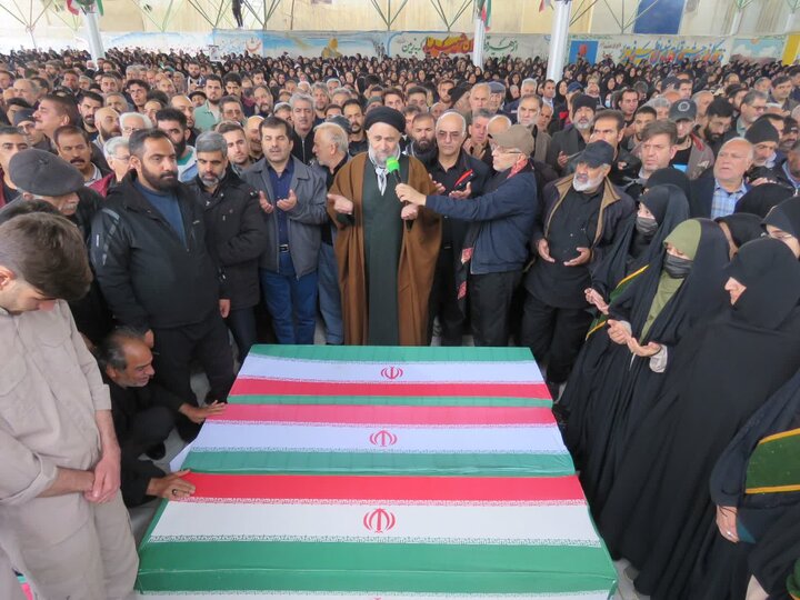تشییع ۵ شهید در بروجرد