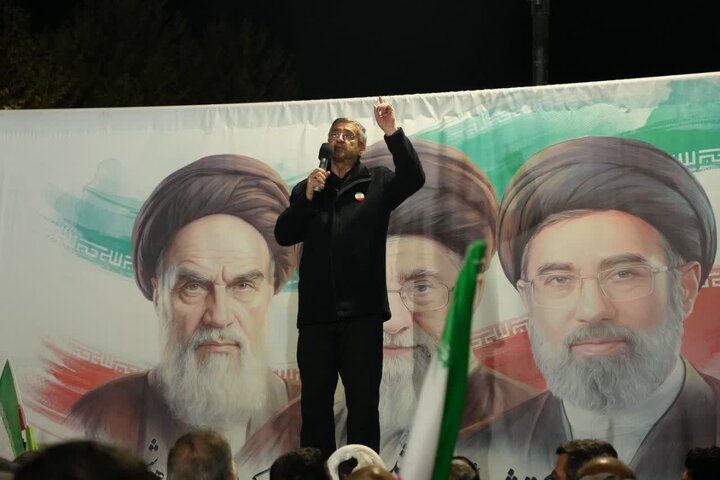 استاندار لرستان: بزرگترین قدرت نظامی دنیا در مقابل ایمان نیروهای نظامی ما زمین‌گیر شد 