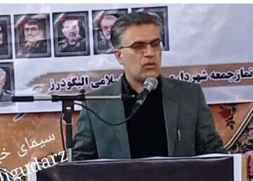 رهبر شهید انقلاب اسلامی، خود یکی از بزرگترین هنرمندان بودند