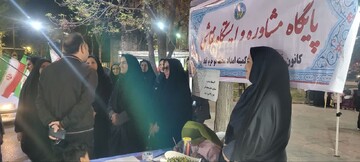 انجام مشاوره‌های تخصصی برخط و حضور در منازل مددجویان در شرایط جنگی توسط کمیته امداد