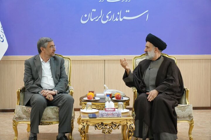 استاندار لرستان: کوتاهی در حق خانواده شهدا هیچ توجیه عقلی و منطقی ندارد