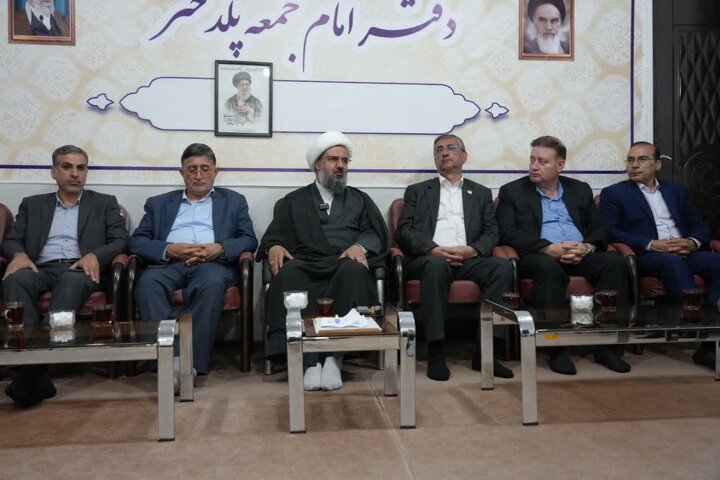 استاندار لرستان: خدمت به مردم در اولویت برنامه‌های دولت است