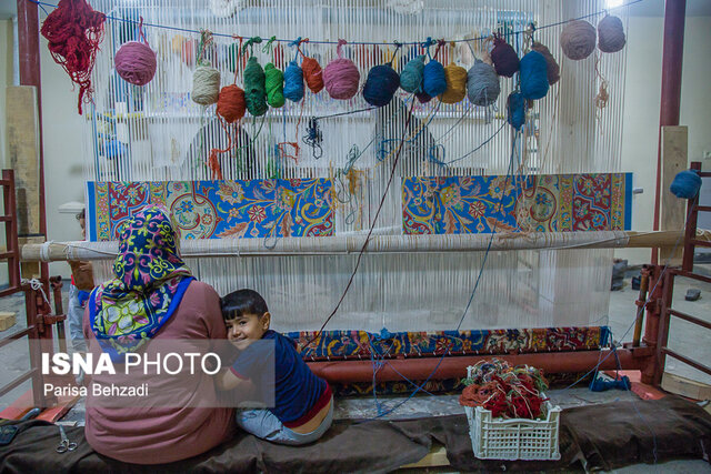 اینجا عشق می بافند