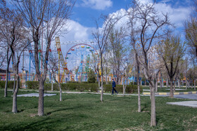 بوستان آزادی اراک این روزها بیشتر محل عبور افراد ساکن در محلههای اطراف خود است و تردد در آن نسبت به روزهای عادی کاهش زیادی داشته است