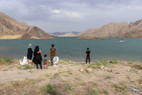 اهالی سه روستای مرق، مرقکان و سیاله از طریق مسیر آبی سد الغدیر و توسط چند فروند قایق جابجا میشوند.