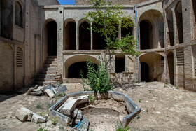 خانه پنج هزار متری محسنی در اراک با قدمتی بیش از ۱۵۰ سال، بواسطه معماری خاص خود یکی از شاخص ترین بناهای دوره قاجار در این شهر محسوب می شود.