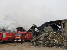 یک کارخانه تولید ایزوگام در دلیجان در آتش سوخت