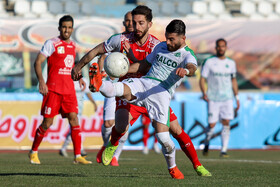 دیدار تیم‌های فوتبال آلومینیوم اراک و پرسپولیس تهران