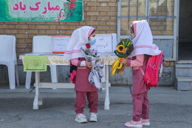 مراسم جشن شکوفه‌ها در دبستان شهید غفاری ساوه