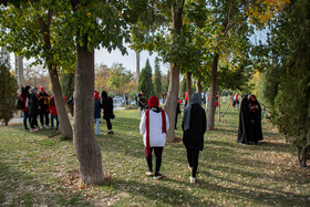 حضور تماشاگران اراکی مقابل ورزشگاه امام خمینی (ره) اراک