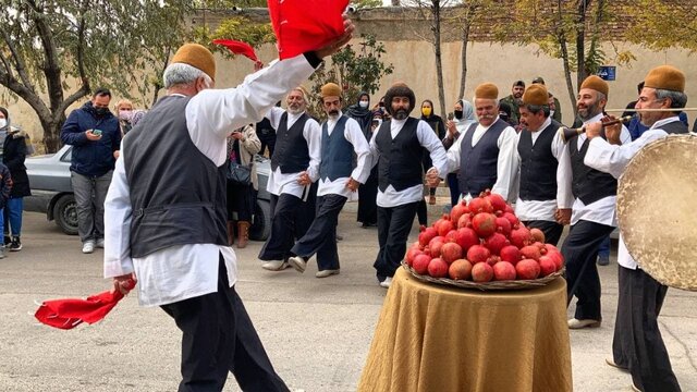 رونمایی از بزرگترین فرش سرگل خاورمیانه 