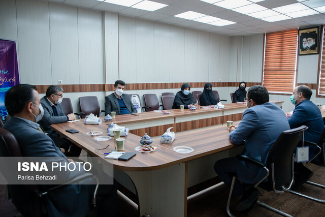 دیدار صاحبان ایدههای فناورانه مرکز منش جهاددانشگاهی استان مرکزی با معاون اقتصادی استاندار 3