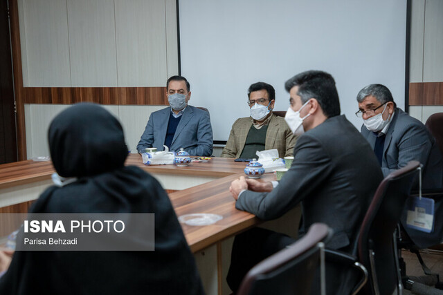 دیدار صاحبان ایدههای فناورانه مرکز منش جهاددانشگاهی استان مرکزی با معاون اقتصادی استاندار 2