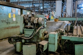 کارگران بارها به وضعیت آذرآب، نداشتن کار و ایستادن چرخ تولید در این شرکت اعتراض کردند، سال ۱۳۹۶ و سال ۱۳۹۸ اوج بحران شرکت و اعتراضات گسترده آذرآبیها بود.