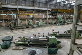 در زمان ورود به فضای یک واحد عظیم صنعتی، انتظار دارید که با همهمه و سروصدای کارگران و ماشین آلات صنعتی مواجه شوید و طبیعتا صدا به صدا نرسد، اما در آذرآب کنونی به قدری سکوت حاکم است که اگر آهسته هم صحبت کنید، انعکاس کلام خود را می شنوید!