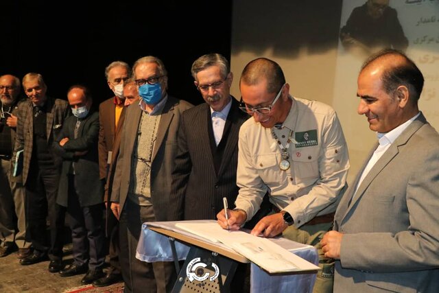 آیین نکوداشت دو استاد نامدار موسیقی و عکاسی استان مرکزی برگزار شد