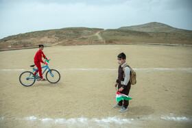 بازدید وزیر ورزش و جوانان از پروژه زمین چمن مصنوعی روستای مالمیر