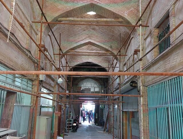 * عکس تزئینی است سرای صندوق سازهای بازار تاریخی اراک در حال مرمت است