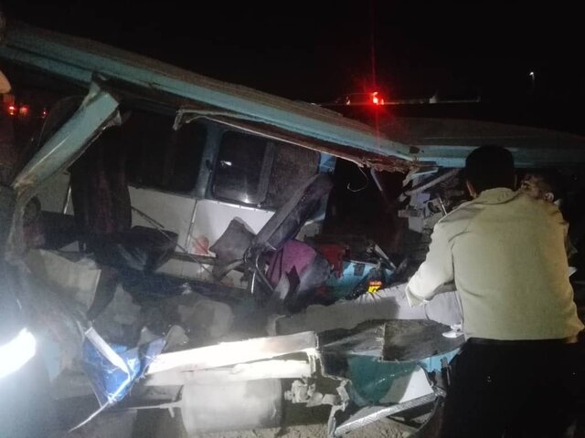 در روز کارگر سرویس کارگران در ساوه دچار حادثه شد