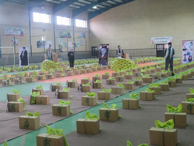  بیش از ۲۲۰۰ بسته کمک معیشتی در زرندیه توزیع شد