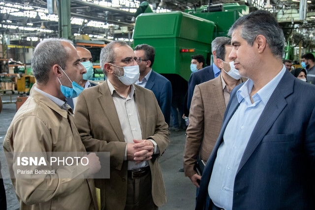 پیگیری رفع موانع ناشی از بروکراسی اداری جهت تسریع در تولید کمباین در اراک پیگیری رفع موانع ناشی از بروکراسی اداری جهت تسریع در تولید کمباین در اراک